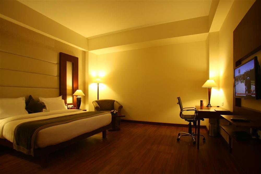 Continent Nakodar Hotel & Resorts Стая снимка