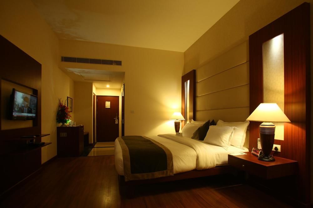 Continent Nakodar Hotel & Resorts Екстериор снимка